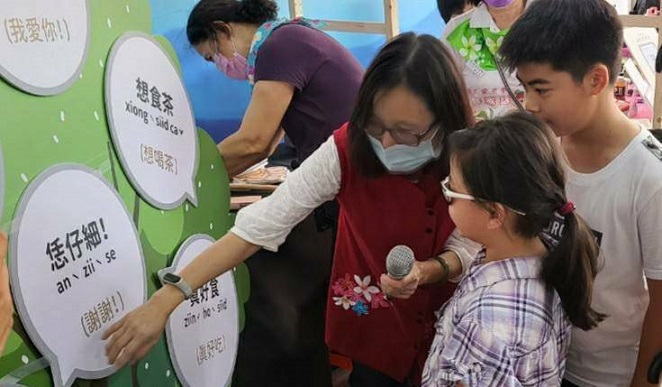 The Hakka Industry Pavilion at the Nantou County World Tea Expo offers Hakka language lessons. (Photo / Courtesy of Nantou County Cultural Affairs Bureau)